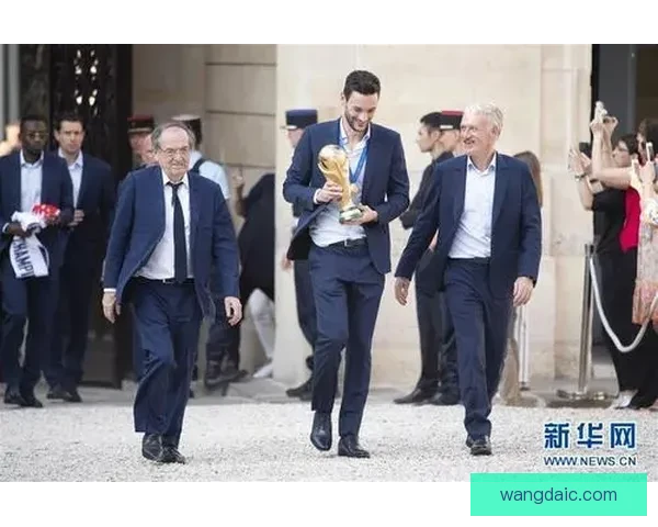 马克龙亲临法国队鼓舞世界杯士气